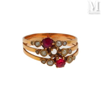 une image représentant une bague en or ornée de perles et d'un rubis