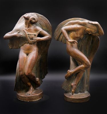 paire de sculptures en bronze représentant une femme et un homme ailés