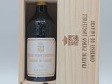une boîte en bois avec une bouteille de vin à l'intérieur