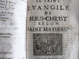 un vieux livre avec l'image d'un homme dessus