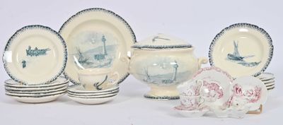 un grand nombre d'assiettes et de tasses posées sur une table