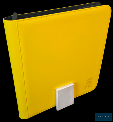 un classeur jaune orné d'un bouton blanc