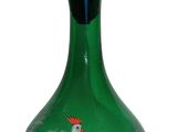 un vase en verre vert orné d'un motif d'oiseau