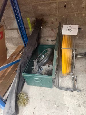 une boîte contenant tout un tas d'objets