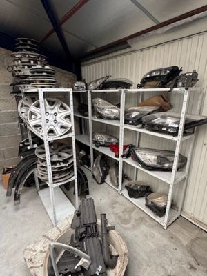 Ensemble de biens mobiliers comprenant :
