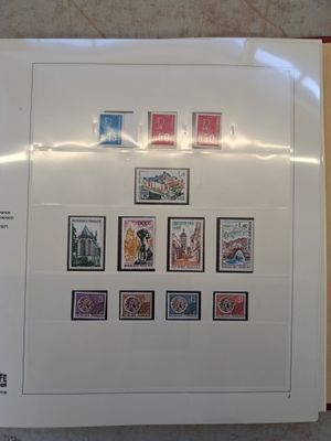 Album Safe rouge de timbres neufs de 1970 à 1977 avec poste …
