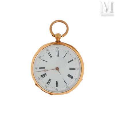 une montre de poche en or avec des chiffres romains sur le cadran