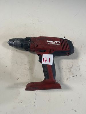 une image représentant une perceuse sans fil posée sur une surface blanche