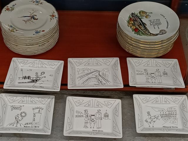 Douze assiettes manufacture Haviland à Limoges. Assiettes poisson