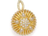 un pendentif en diamant et or 18 carats, signé Van Cleef