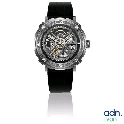 une image d'une montre en gros plan sur fond blanc
