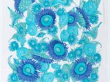 un motif floral bleu et vert sur fond blanc