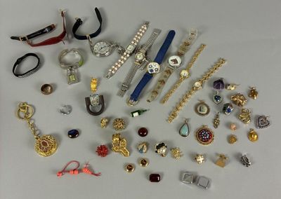 many different types of jewelry on the table