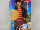 La boîte du pirate Playmobil est ouverte et prête à être utilisée pour jouer.