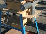 une machine posée sur une table