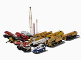 un ensemble de camions miniatures et une grue sur fond blanc