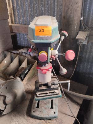 a machine that is sitting on a table in a room
