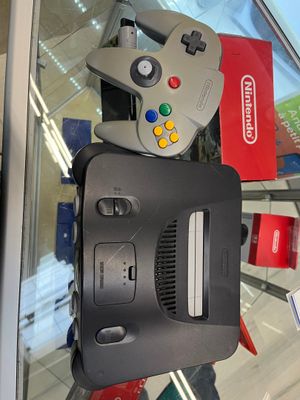 une console Nintendo posée sur une manette Nintendo Wii