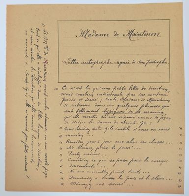 un gros plan d'un morceau de papier sur lequel on a écrit
