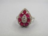 une bague sertie de diamants et de rubis en grappe