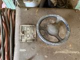 an old machine that is sitting on the floor