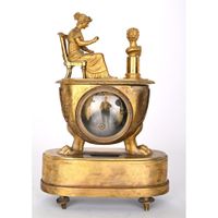PENDULE EMPIRE en bronze doré représentant une femme à l’ant… (photo 4)