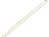 une chaîne en or jaune avec un pendentif en diamant sur fond blanc