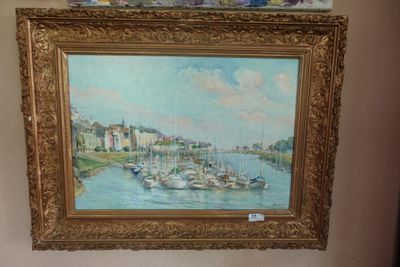 une photo d'un tableau accroché au mur