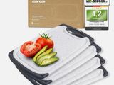 quatre planches à découper sur lesquelles sont posés un couteau, des tomates et un avocat