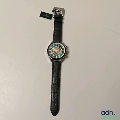 une image représentant une montre-bracelet avec un bracelet noir et un cadran vert