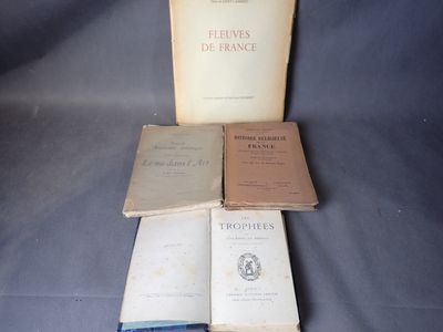 Lot de 4 ouvrages comportant, LES TROPHEES, LE NU DANS L'ART…