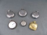 de nombreux types de montres de poche sur la table