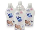 trois flacons de gel douche Veet pour bébé sur fond blanc