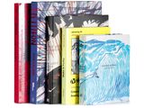 un grand nombre de livres empilés les uns sur les autres