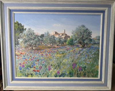 une peinture à l'huile représentant un champ de fleurs sauvages avec une église en arrière-plan