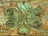 peinture représentant un trèfle à quatre feuilles sur fond doré, agrémentée de motifs en spirale