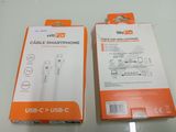 emballage d'une boîte blanche et orange contenant un câble USB et un câble USB-C