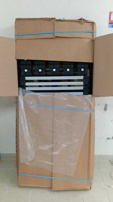 une boîte en carton contenant un ordinateur