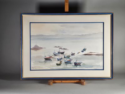 une photo d'un tableau posé sur un chevalet, représentant des bateaux sur l'eau