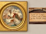 deux tableaux représentant des anges et une plaque accrochée au mur