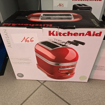 robot KitchenAid dans son emballage, exposé dans un magasin et destiné à la vente