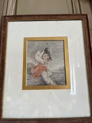 une photo d'une photo représentant une femme en robe rouge