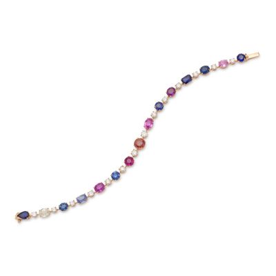 un bracelet multicolore orné de perles et muni d'un fermoir en or