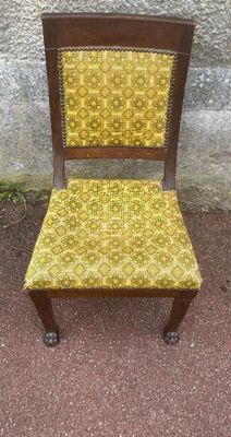 a chair that has a yellow seat on it