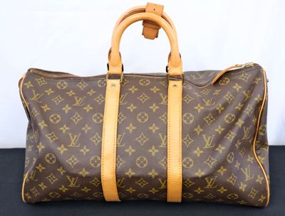 a louis vuittou speedy bag sitting on a black surface