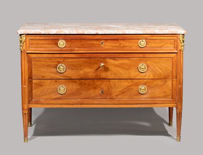 commode ancienne avec dessus en marbre et poignées en laiton