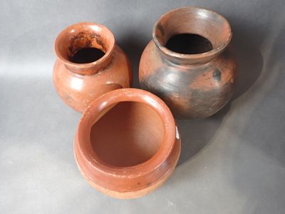 AFRIQUE Lot de 3 récipients en terre cuite, H.