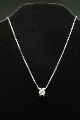 Chaine pendentif en or blanc 750 serti griffes d'un diamant …