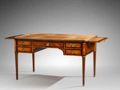 an image of a desk with drawers and drawers on it