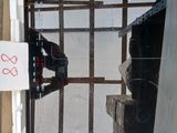 une photo d'un téléphone portable dans un étui